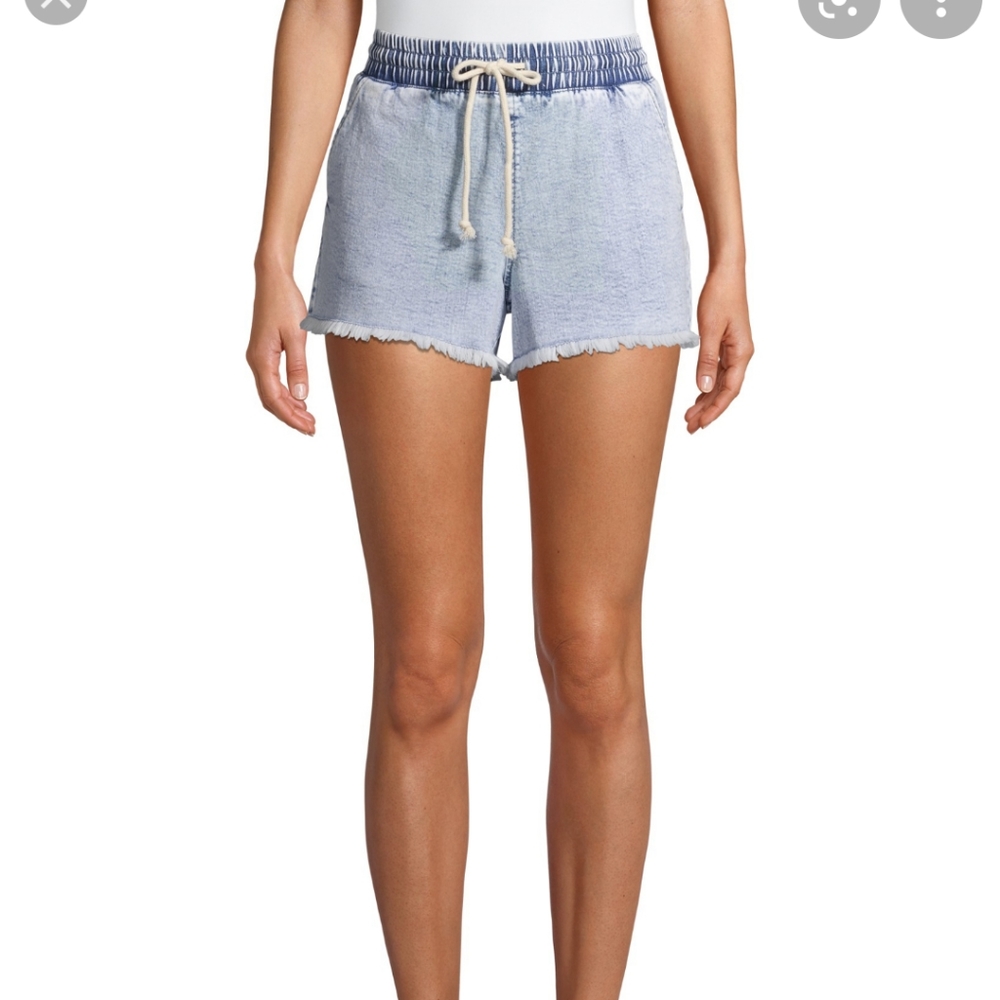 No boundaries denim shorts distressed hem